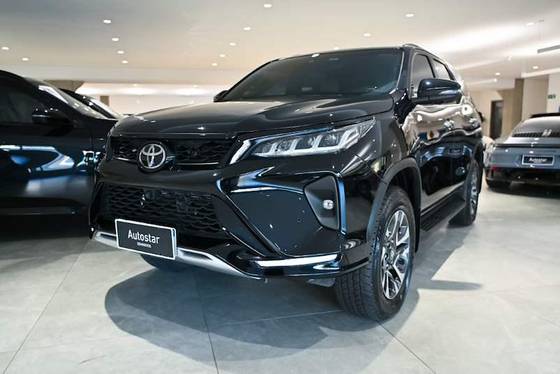 TOYOTA HILUX SW4 2.8 D-4D TURBO DIESEL DIAMOND 7L 4X4 AUTOMÁTICO TOYOTA HILUX SW4 2.8 D-4D TURBO DIESEL DIAMOND 7L 4X4 AUTOMÁTICO